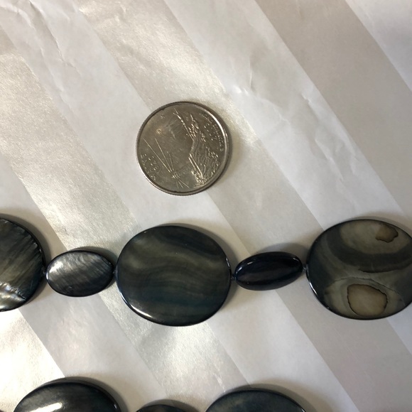 Artisan Black Mother of Pearl necklace Jess David - Picture 5 of 8